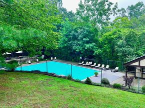 6 Essex Court 6, Brookfield CT 06804