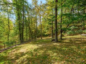 6 Essex Court 6, Brookfield CT 06804