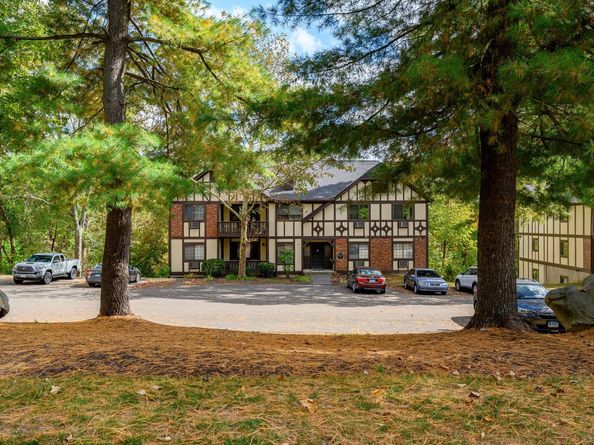 6 Essex Court 6, Brookfield CT 06804