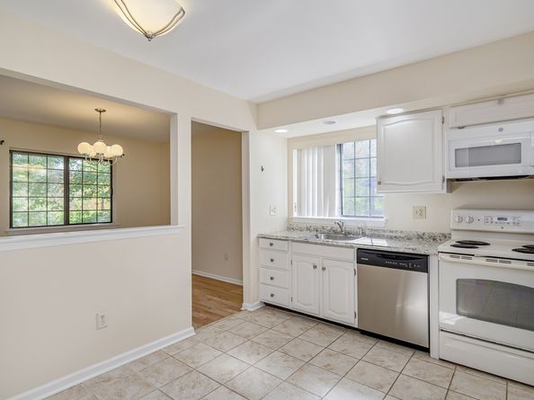 6 Essex Court 6, Brookfield CT 06804