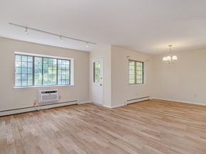 6 Essex Court 6, Brookfield CT 06804