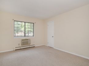 6 Essex Court 6, Brookfield CT 06804