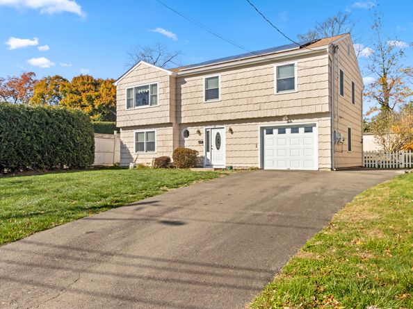 16 Katy Lane, Norwalk CT 06851