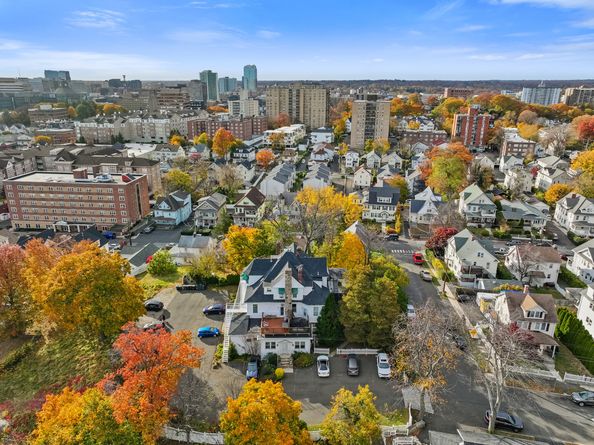 5 Hundley Court 1E, Stamford CT 06902