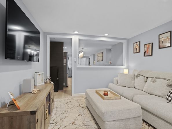 5 Hundley Court 1E, Stamford CT 06902