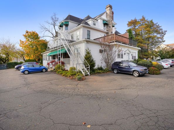 5 Hundley Court 1E, Stamford CT 06902