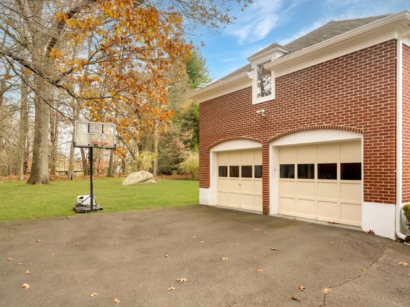 77 Aspen Lane, Stamford CT 06903