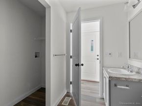  55 Sugar Street 20, Newtown CT 06470