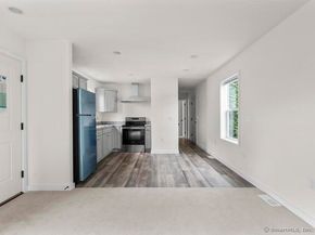  55 Sugar Street 20, Newtown CT 06470