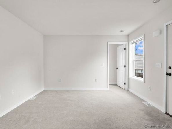  55 Sugar Street 20, Newtown CT 06470