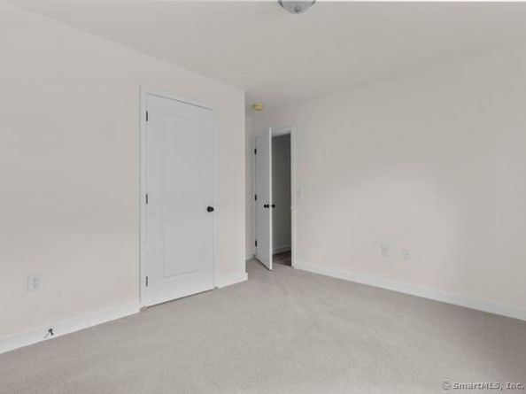  55 Sugar Street 20, Newtown CT 06470