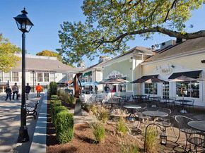 35 Village Walk 35, Wilton CT 06897