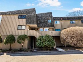 19 Ledgebrook Drive 19, Norwalk CT 06854