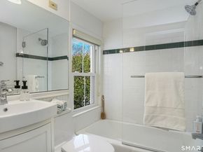 39 Park Place 39, New Canaan CT 06840