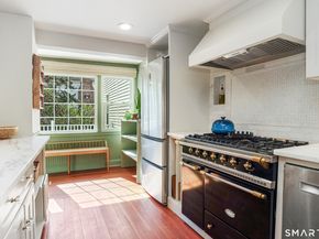 39 Park Place 39, New Canaan CT 06840