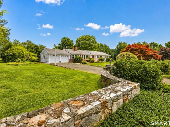 52 Lauderdale Drive, Trumbull CT 06611