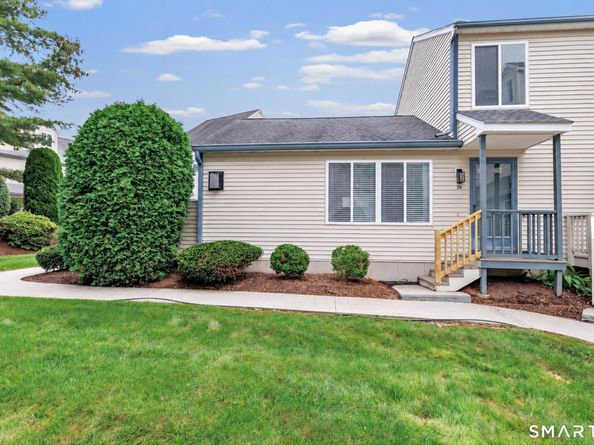 26 Ivy Grove Court 26, Shelton CT 06484