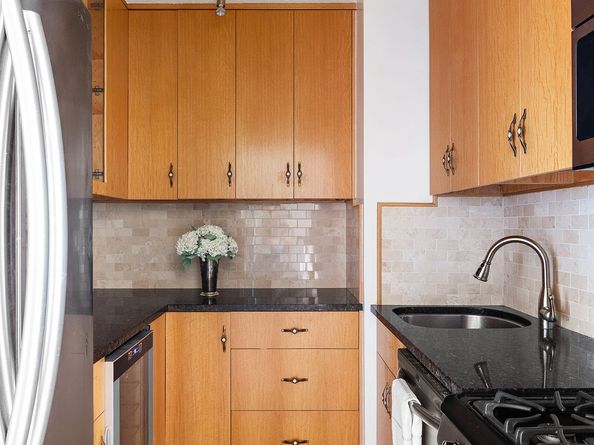 201 East 17th Street 17A, New York NY 10003
