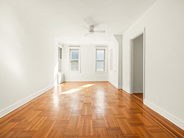 415 Ocean Parkway 1D, Brooklyn NY 11218