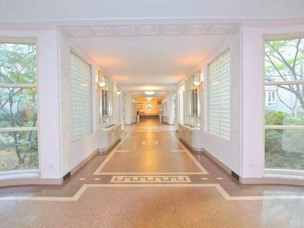 333 West 57th Street 302, New York NY 10019