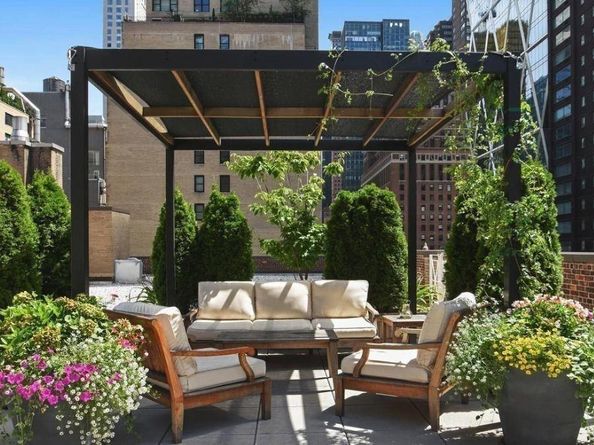 333 West 57th Street 302, New York NY 10019