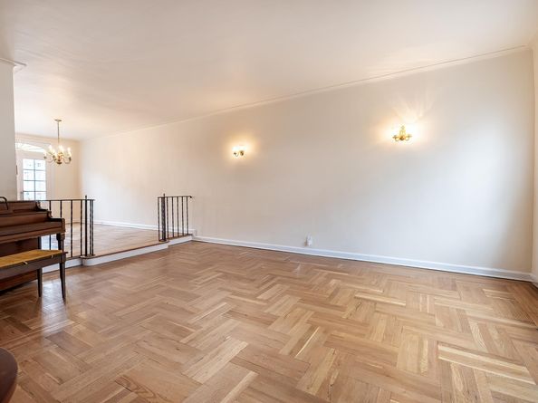 286 West 234th Street, Bronx NY 10463