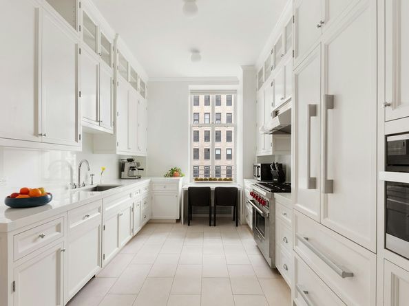 390 West End Avenue 5H, New York NY 10024