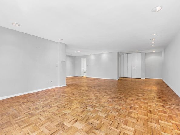 301 East 48th Street 17F, New York NY 10017