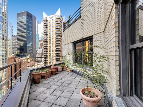 301 East 48th Street 17F, New York NY 10017