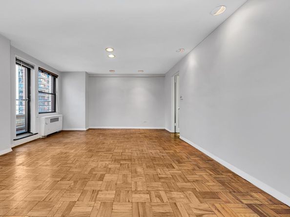 301 East 48th Street 17F, New York NY 10017