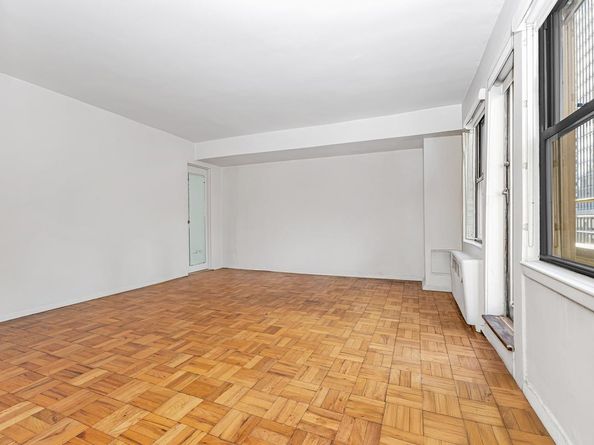 301 East 48th Street 17F, New York NY 10017