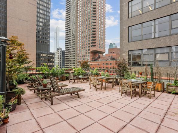 212 East 48th Street 2E, New York NY 10017