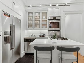 212 East 48th Street 2E, New York NY 10017