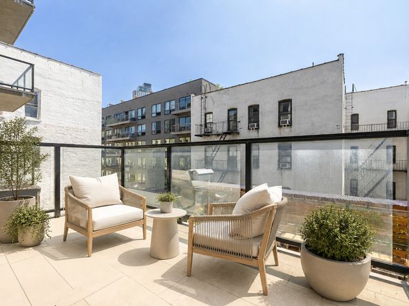 11-12 44th Drive 3C, Queens NY 11101