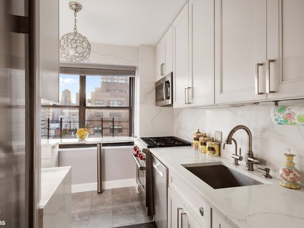 345 East 80th Street 19EF, New York NY 10075