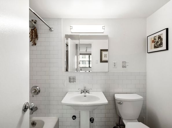 200 East 24th Street 1403, New York NY 10010