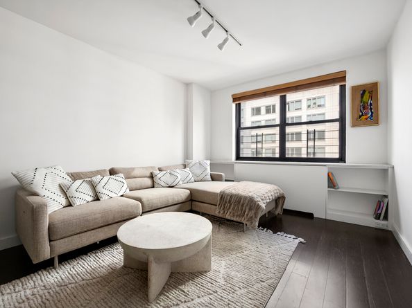 200 East 24th Street 1403, New York NY 10010