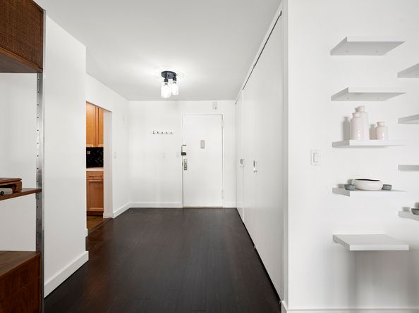 200 East 24th Street 1403, New York NY 10010