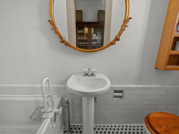 525 West 238th Street 2B, Bronx NY 10463