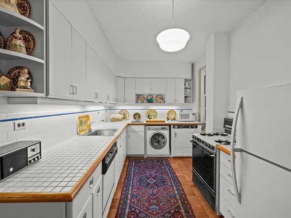 525 West 238th Street 2B, Bronx NY 10463