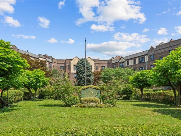 525 West 238th Street 2B, Bronx NY 10463