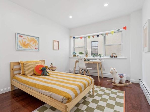 27-16 41st Avenue 3D, Queens NY 11101