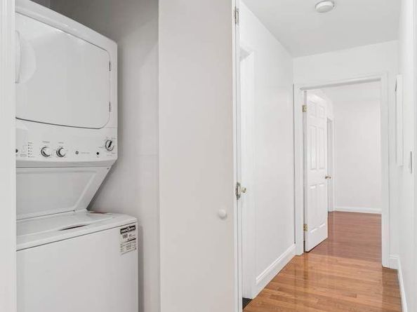 27-16 41st Avenue 3D, Queens NY 11101