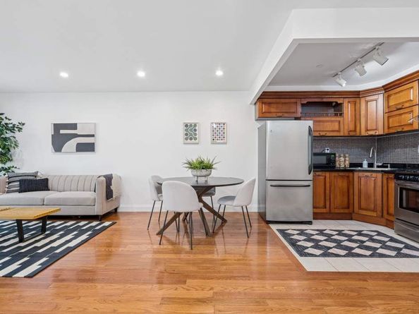 27-16 41st Avenue 3D, Queens NY 11101