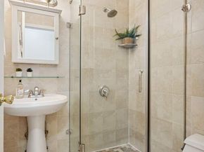 27-16 41st Avenue 3D, Queens NY 11101