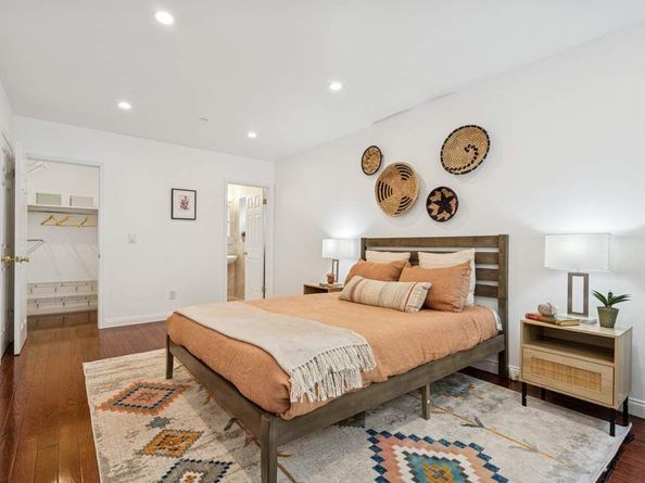 27-16 41st Avenue 3D, Queens NY 11101