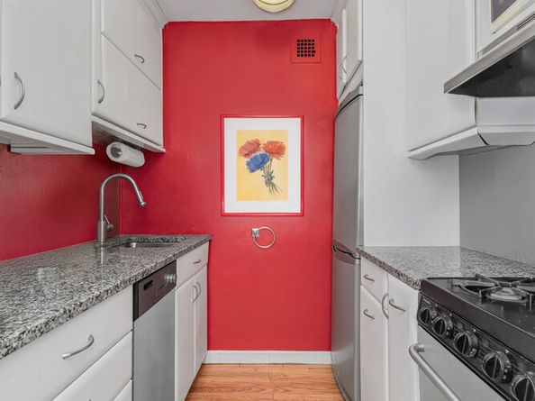 235 East 57th Street 14D, New York NY 10022