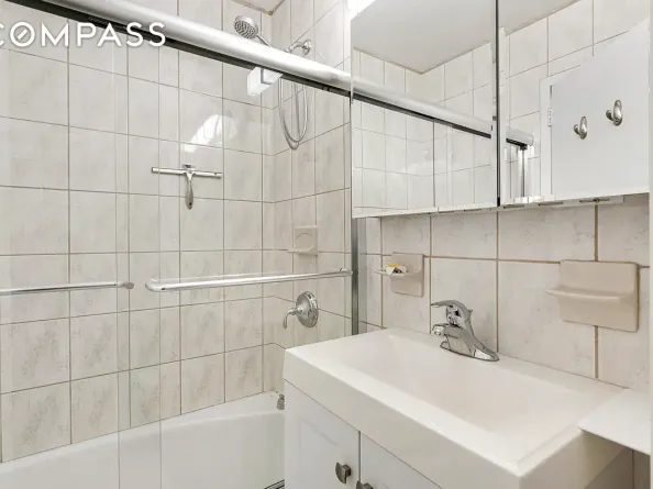 1160 3rd Avenue 15F, New York NY 10065