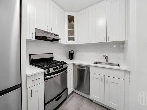 305 East 40th Street 10W, New York NY 10016