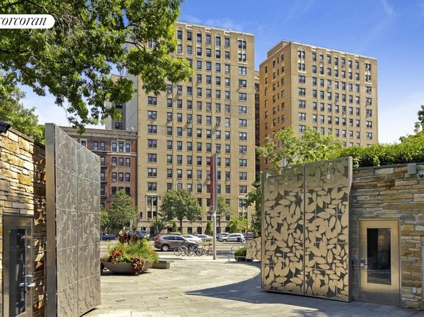 135 Eastern Parkway 12F, Brooklyn NY 11238